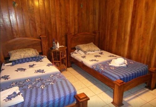 Miss Junies Lodge Tortuguero Bagian luar foto