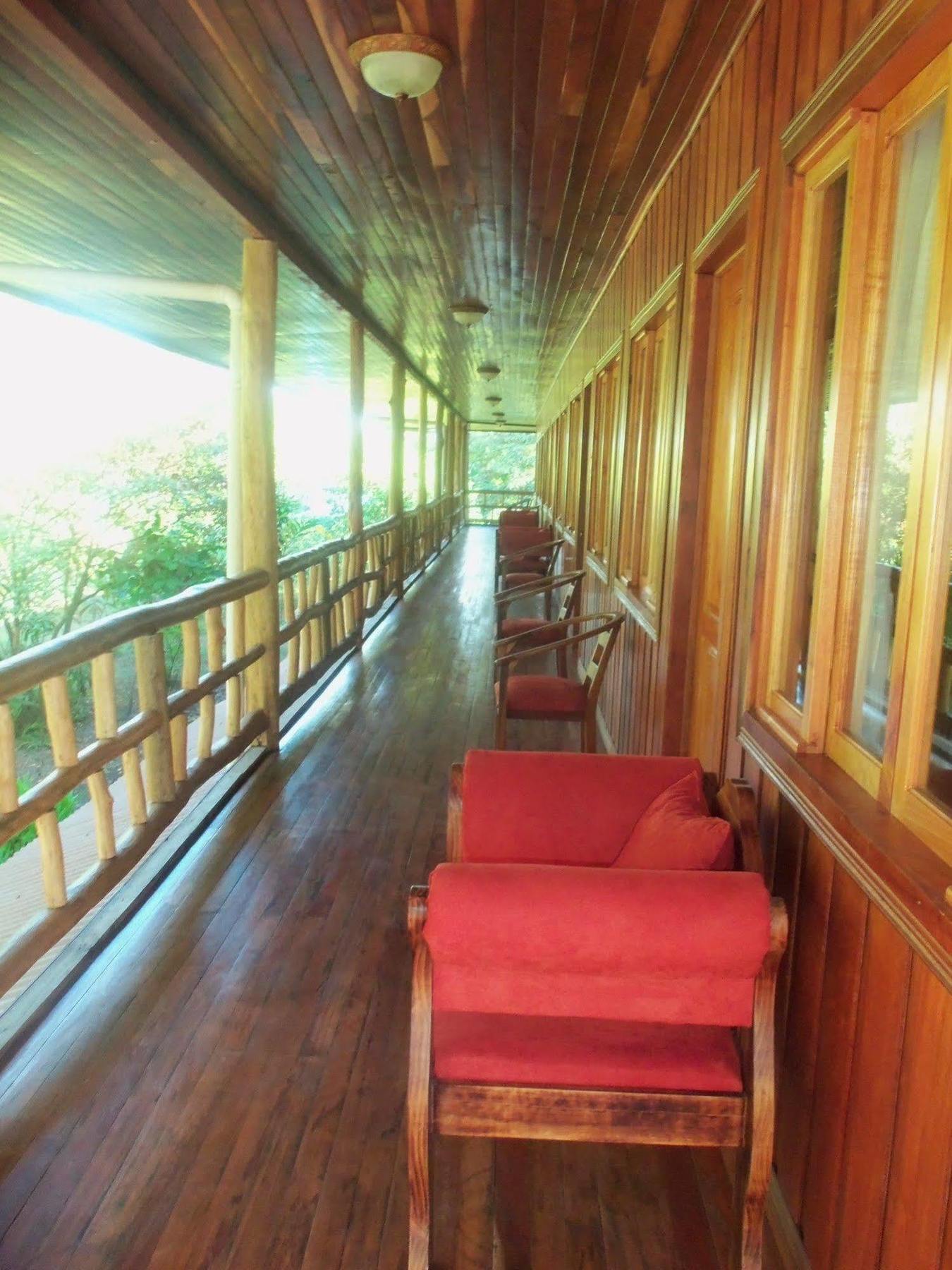 Miss Junies Lodge Tortuguero Bagian luar foto